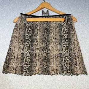 Urban Outfitter Skirt Womens Medium NWT Mini snake skin print animal